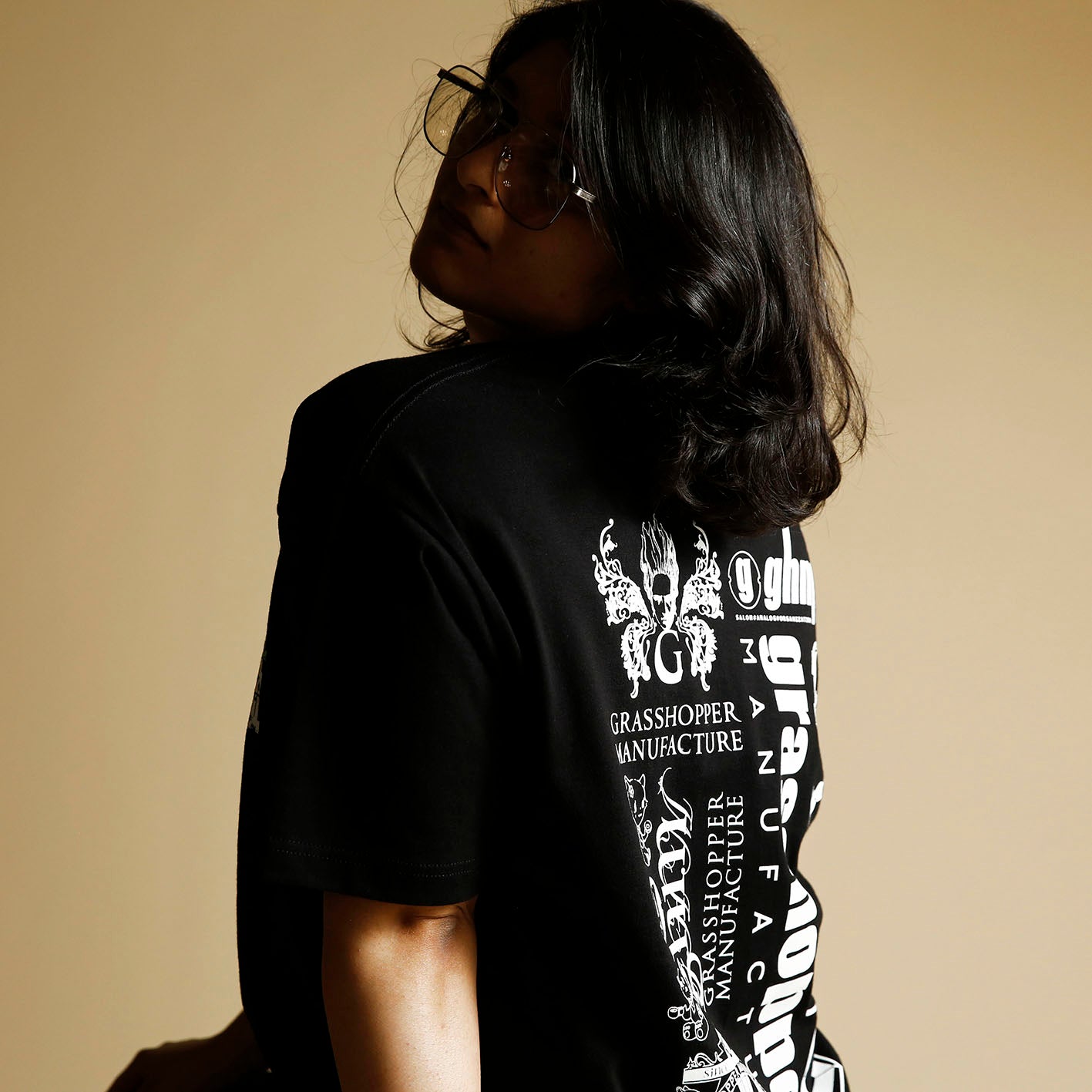 LOGO HISTORY TEE / BLACK