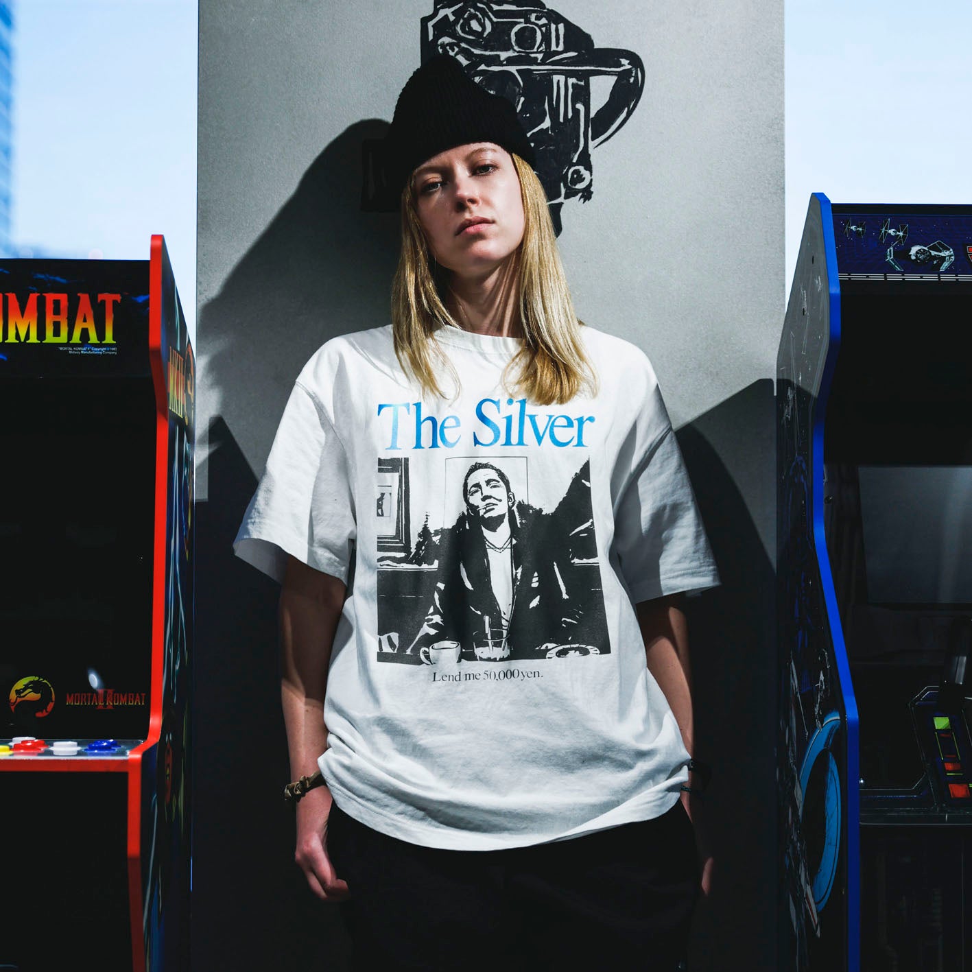 Lend me 50,000yen. TEE / WHITE